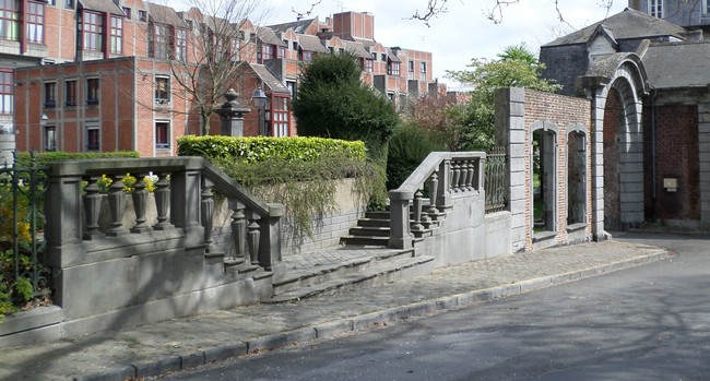 Maubeuge, Place Verte, vestiges de la caisse d'Epargne.