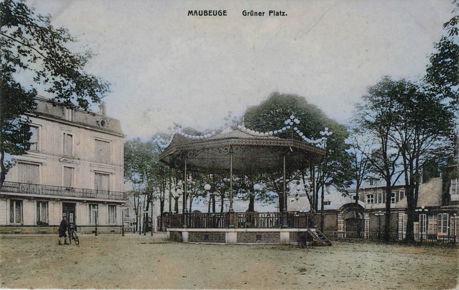 Maubeuge, cartes postales anciennes, la place Verte, le kiosque