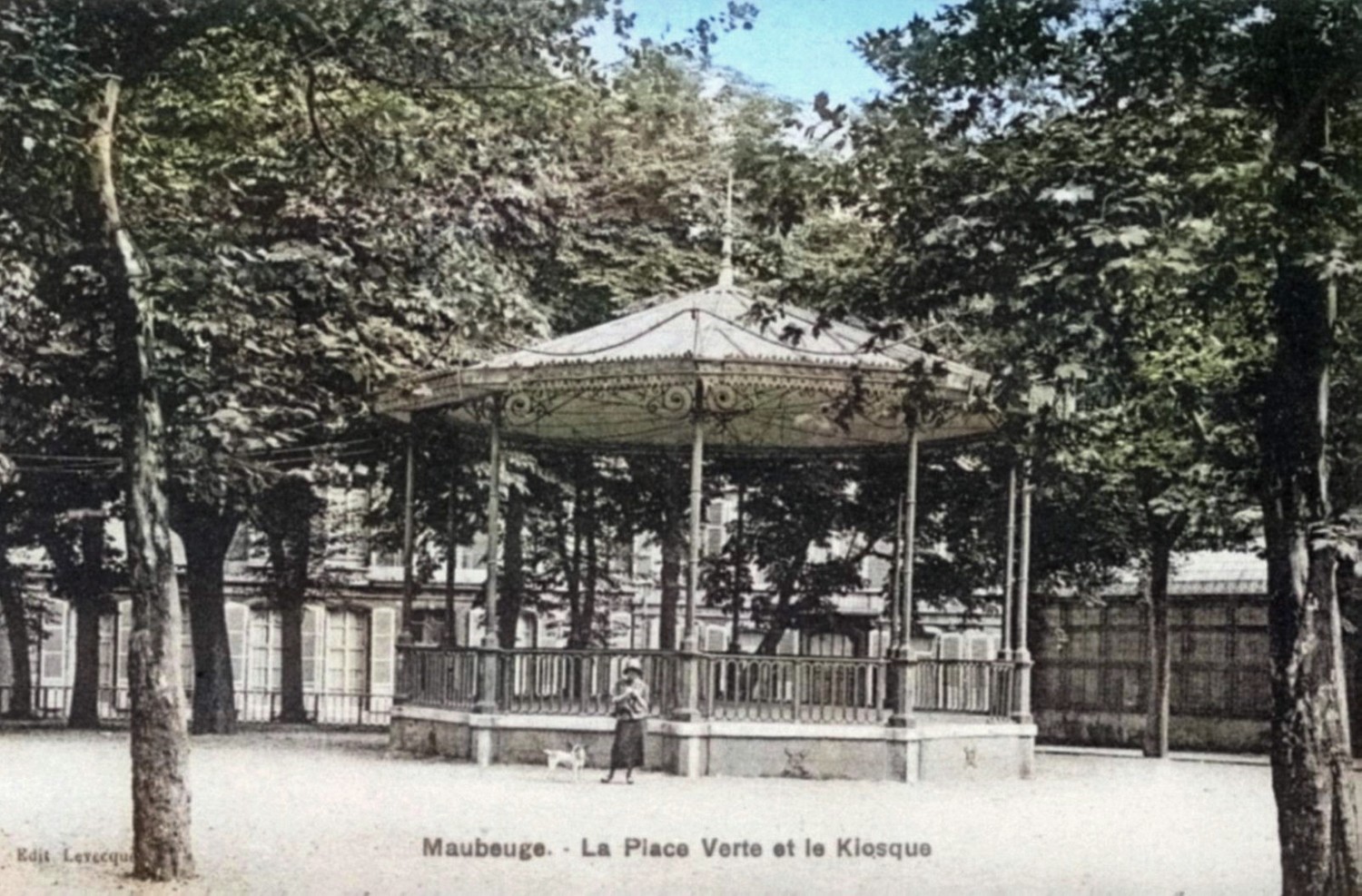 Maubeuge, cartes postales anciennes, la place Verte, le kiosque