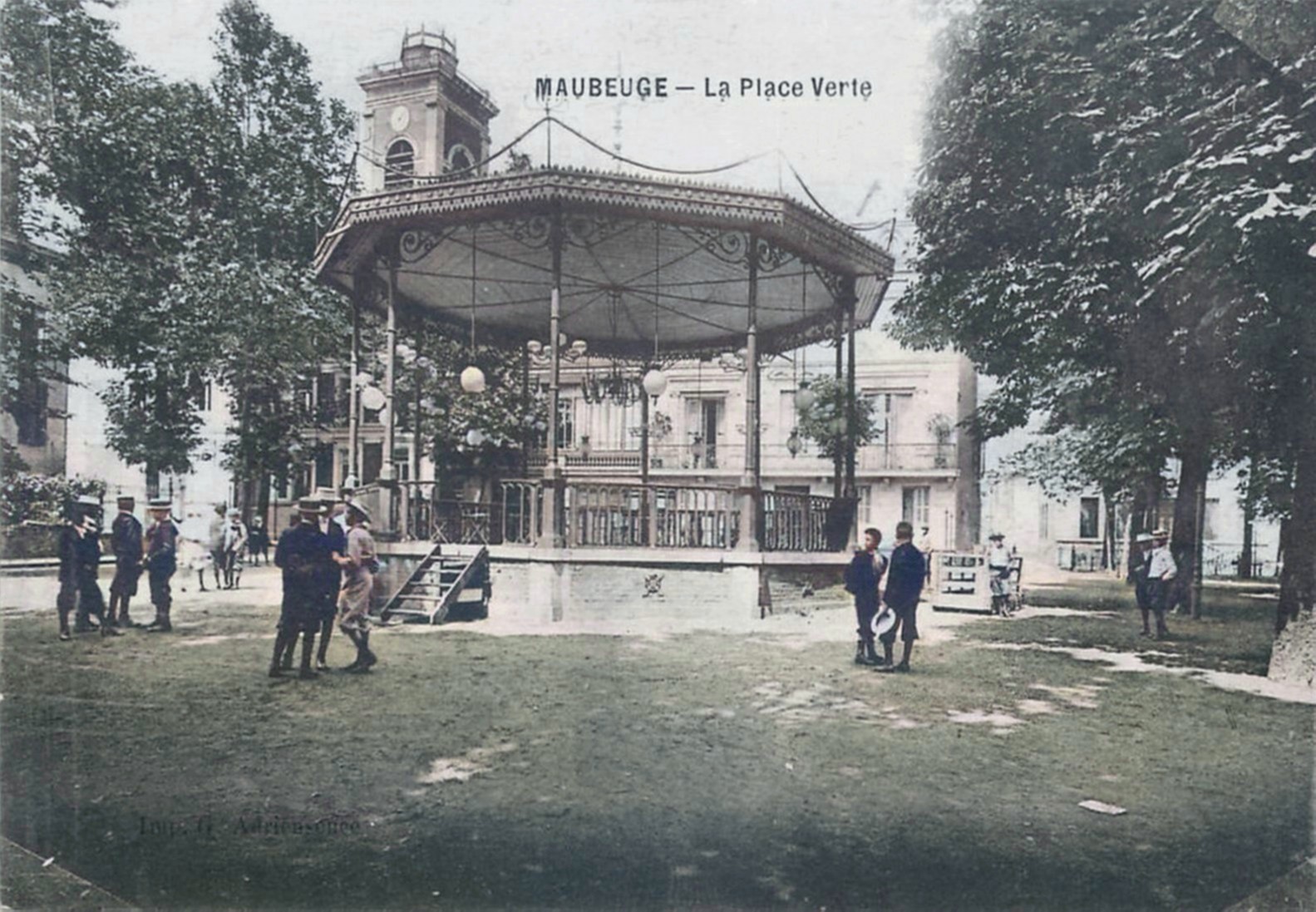 Maubeuge, cartes postales anciennes, la place Verte, le kiosque