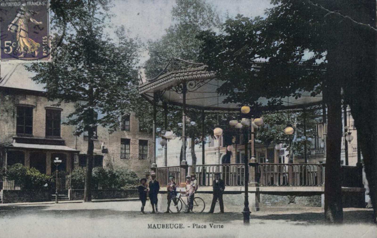 Maubeuge, cartes postales anciennes, la place Verte, le kiosque