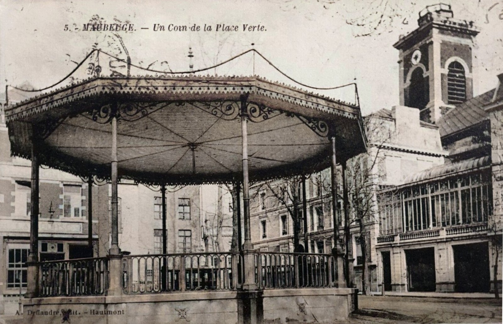 Maubeuge, cartes postales anciennes, la place Verte, le kiosque