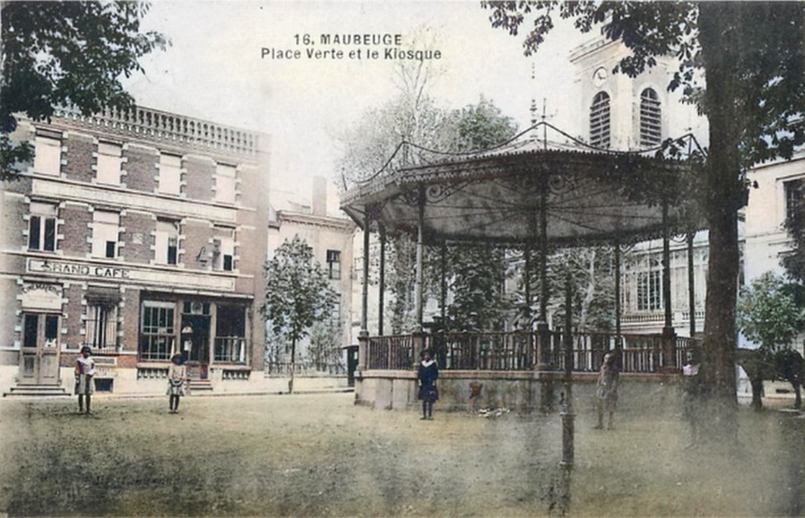 Maubeuge, cartes postales anciennes, la place Verte, le kiosque