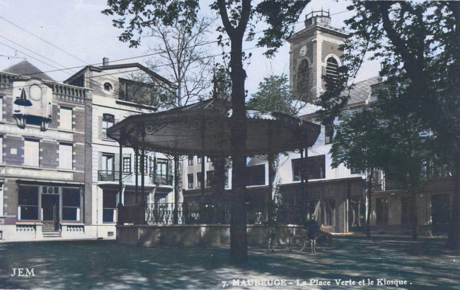 Maubeuge, cartes postales anciennes, la place Verte, le kiosque