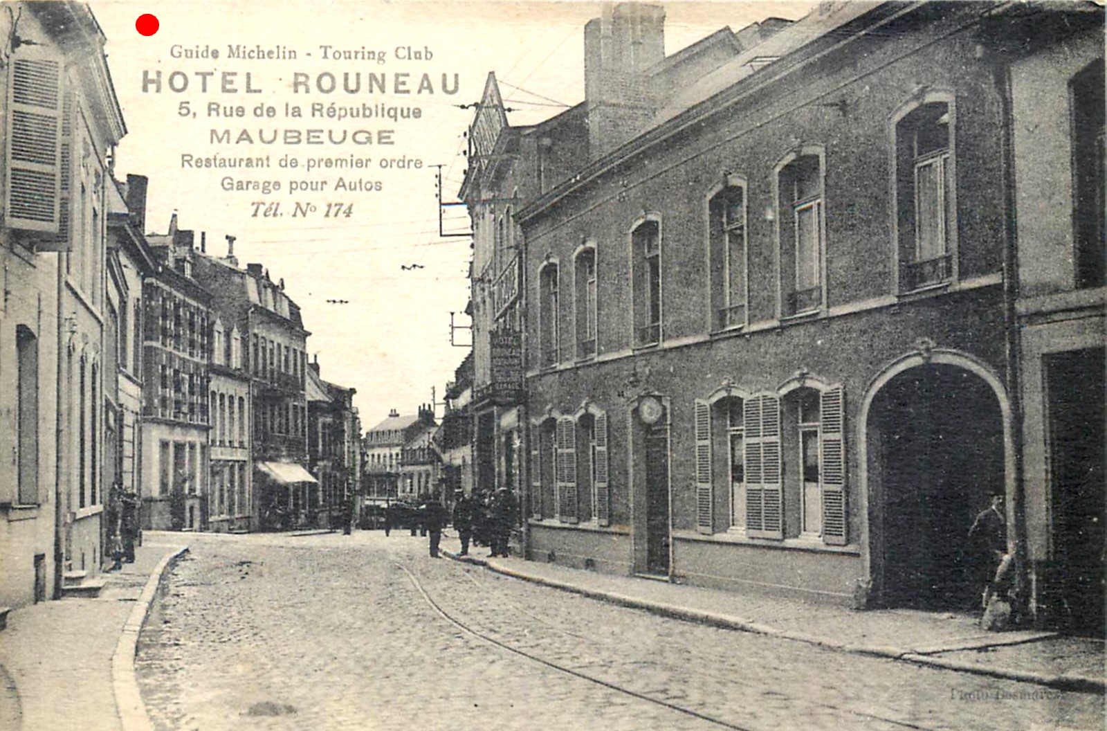 Cartes postales anciennes de Maubeuge, rue de la République