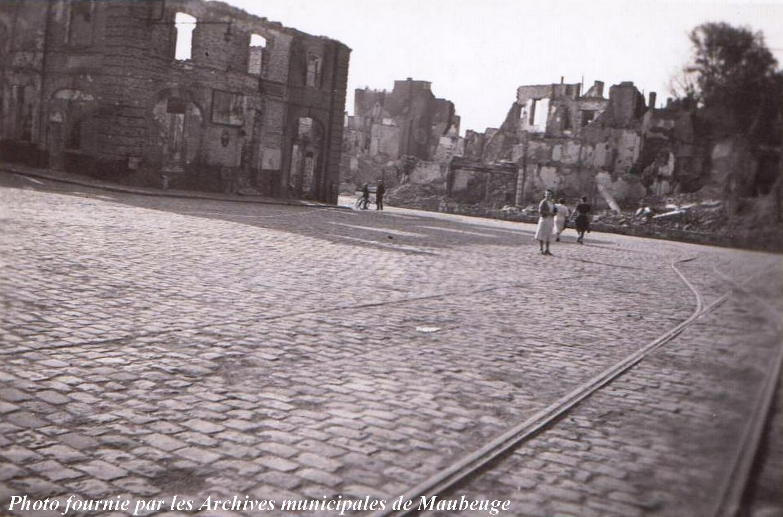 La place Vauban après les bombardements du 16 mai 1940