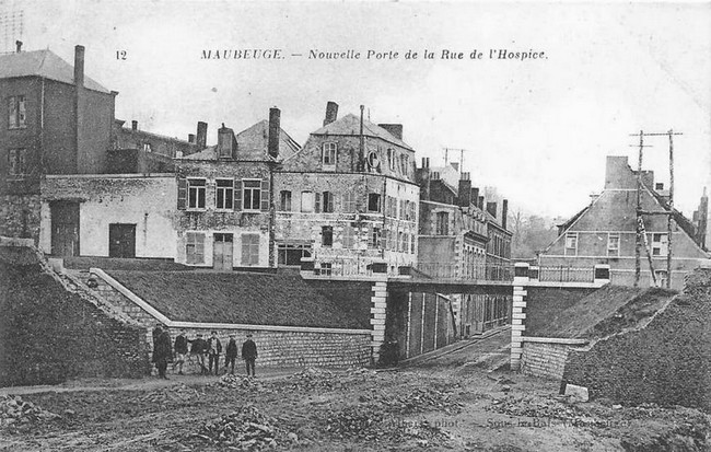 Cartes postales anciennes de Maubeuge, Porte des Poilus