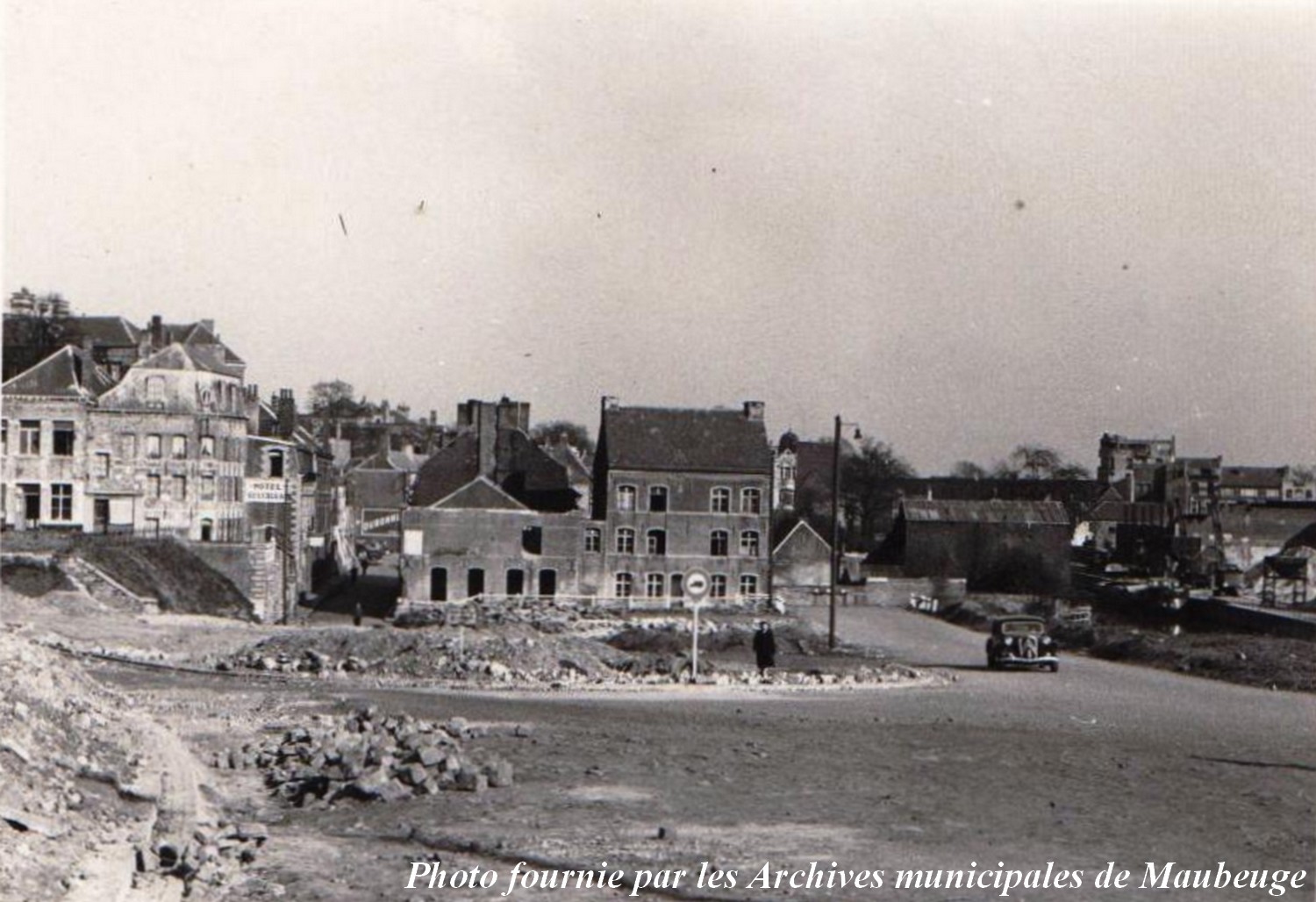 Cartes postales anciennes de Maubeuge, Porte des Poilus