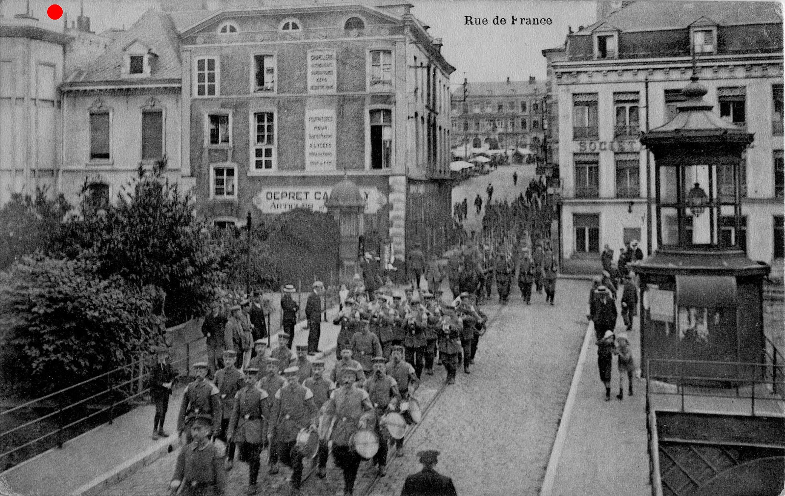 Cartes postales anciennes de Maubeuge, rue de France, le pont.