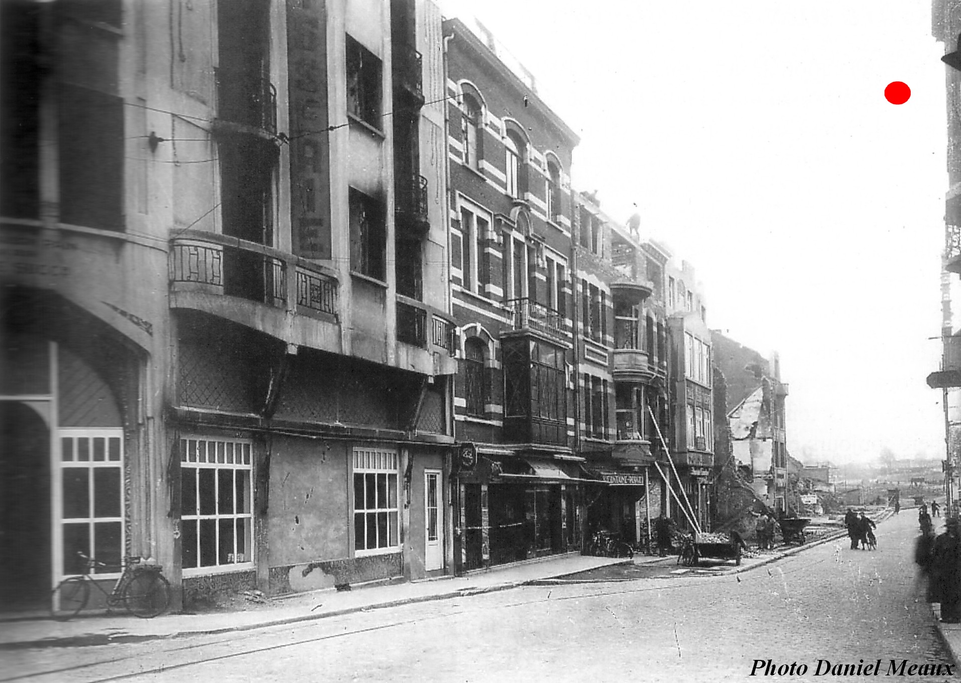 Cartes postales anciennes de Maubeuge, rue de France, l'immeuble Lecuyse