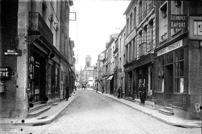 Cartes postales anciennes de Maubeuge, rue de France