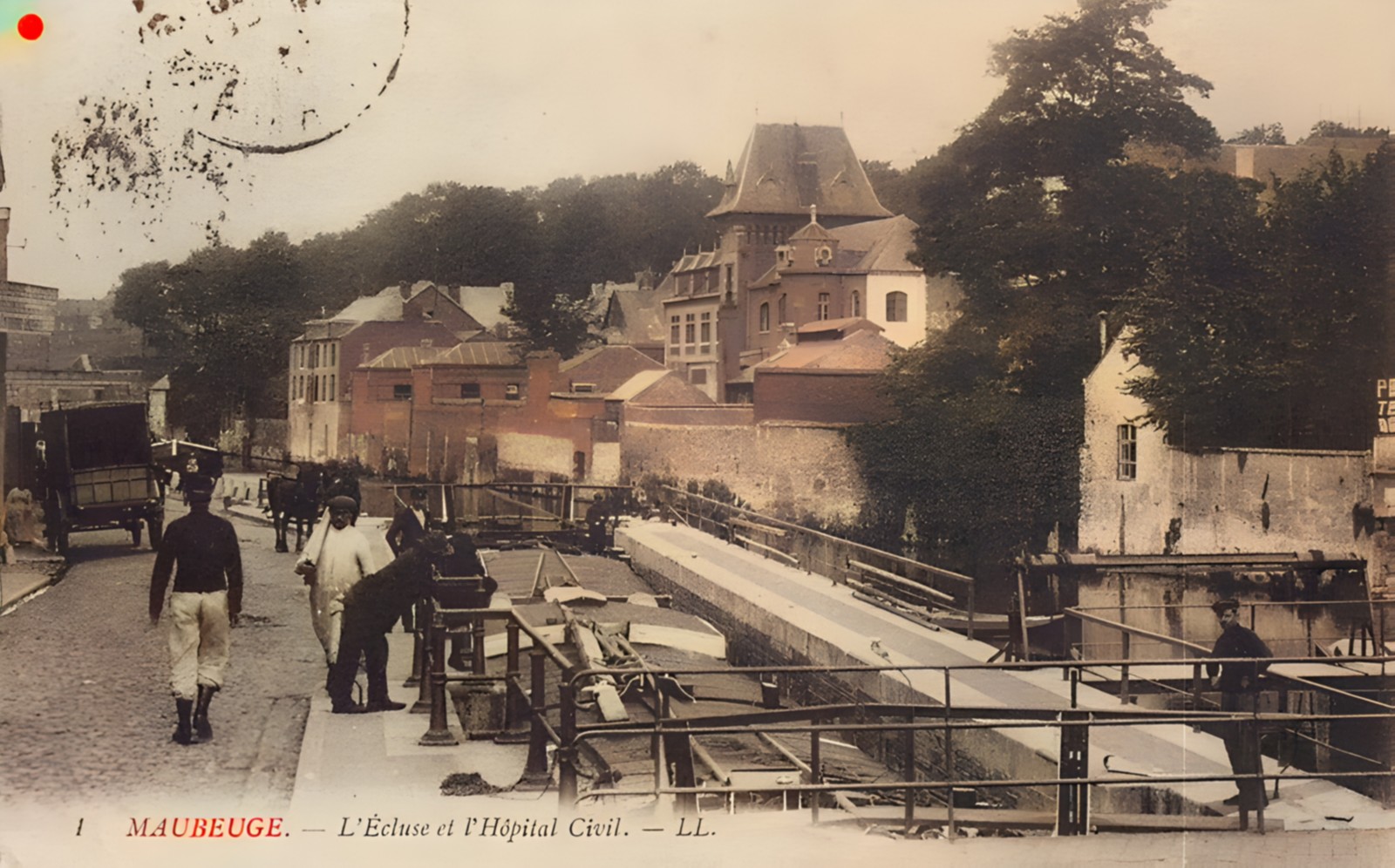 Cartes postales anciennes de Maubeuge, La Sambre et les quais