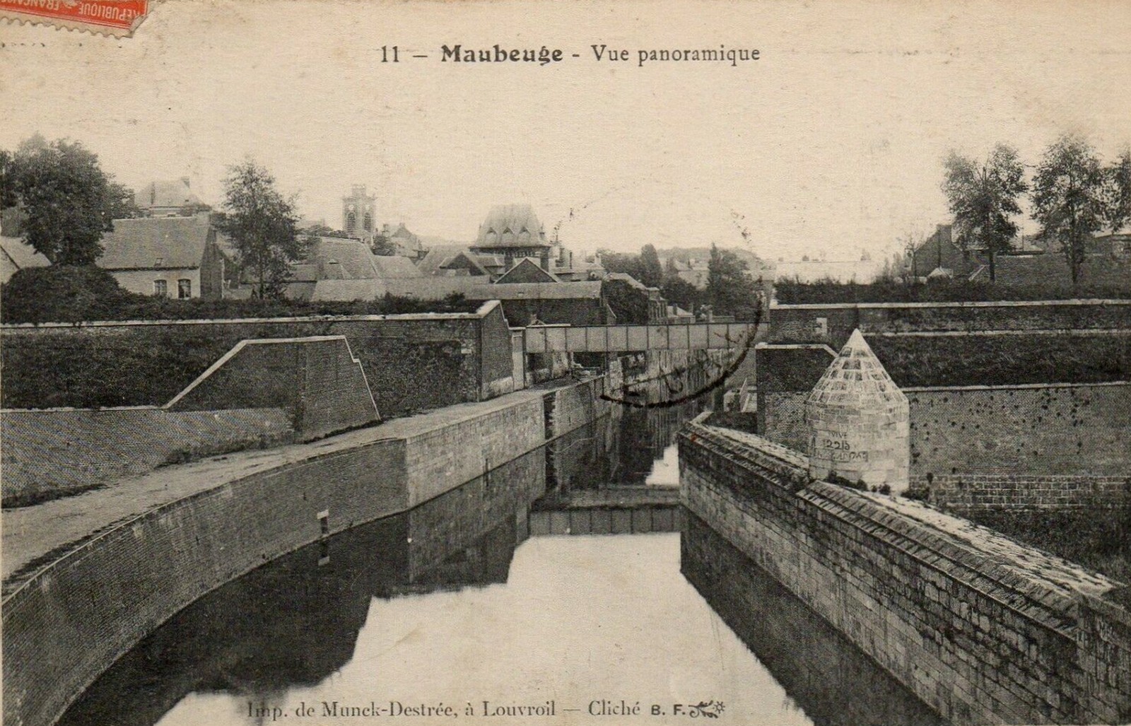 Cartes postales anciennes de Maubeuge, La Sambre et les quais
