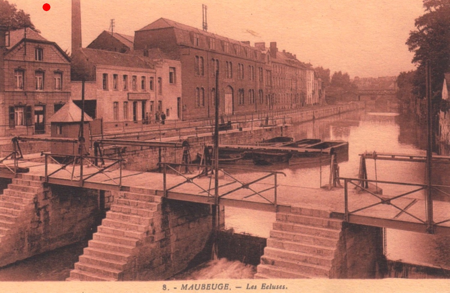 Cartes postales anciennes de Maubeuge, La Sambre et les quais