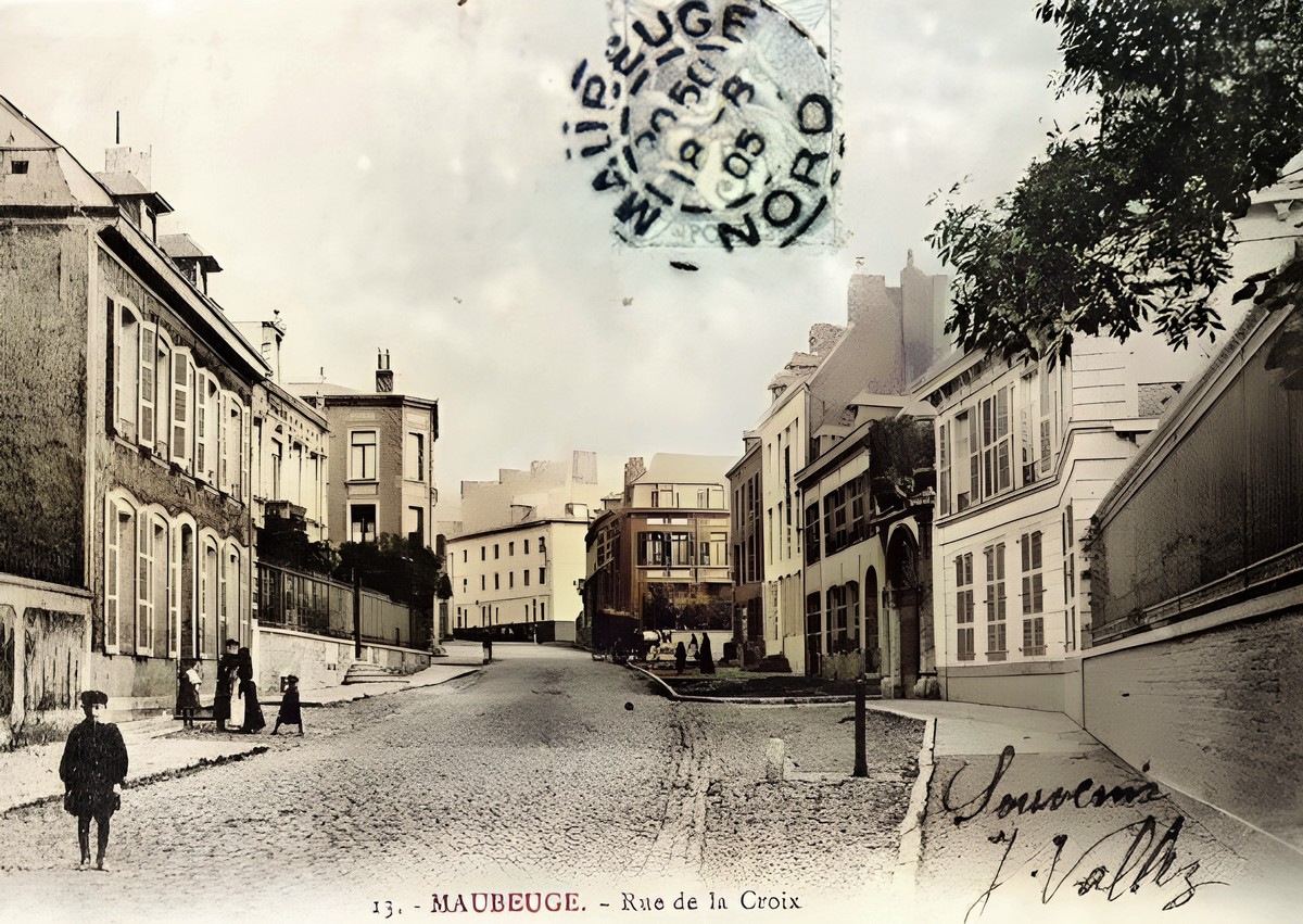 Maubeuge, la rue de la Croix en 1905.