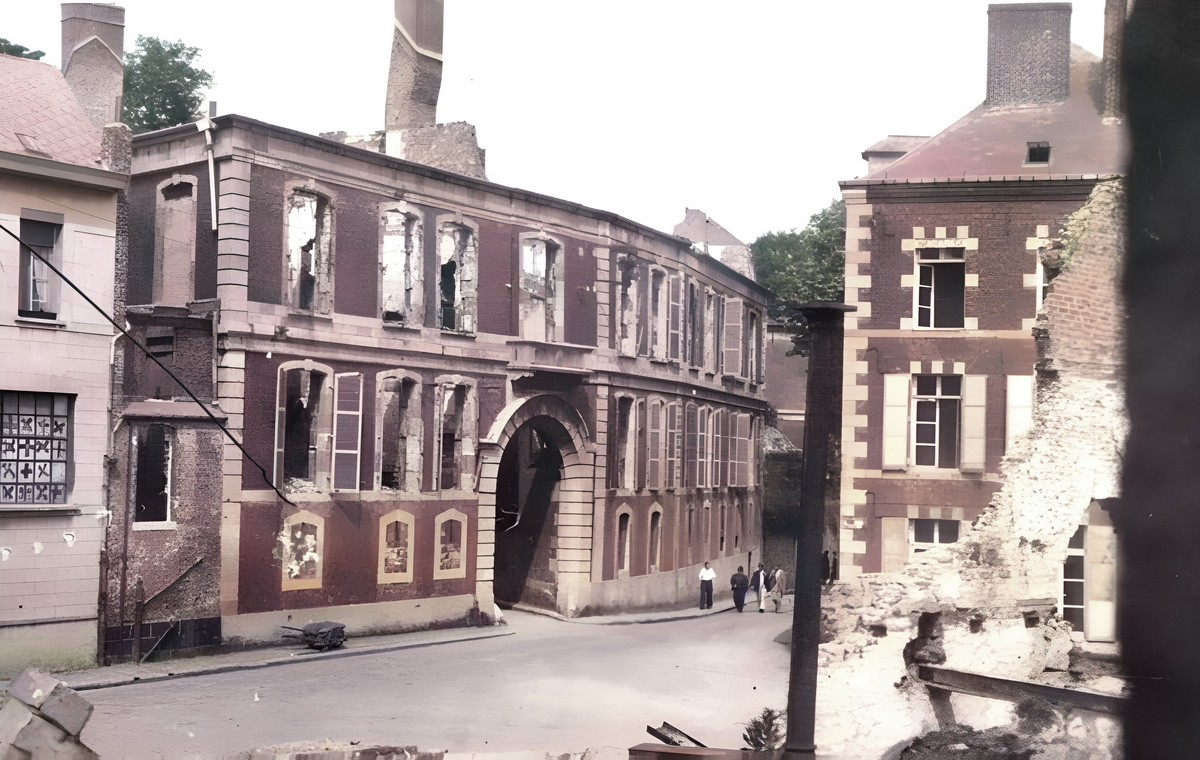 Maubeuge, Bâtiment du Chapitre (21) détruit en 1940.