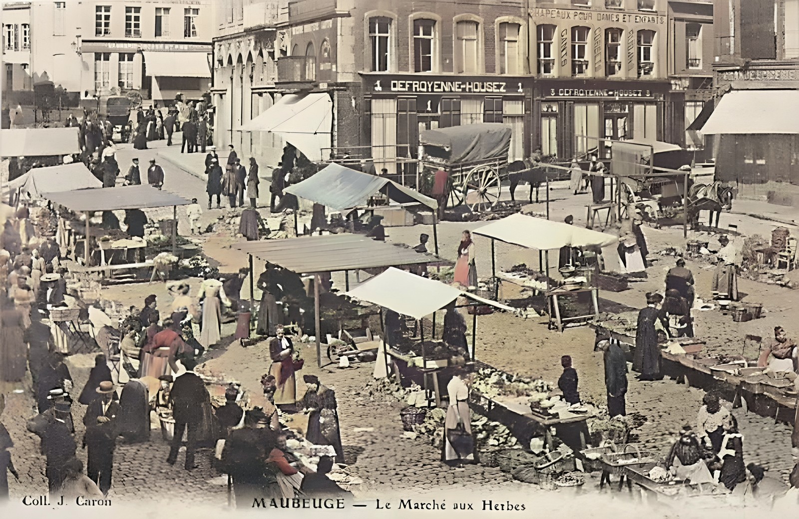 Cartes postales anciennes de Maubeuge, rue de Mons