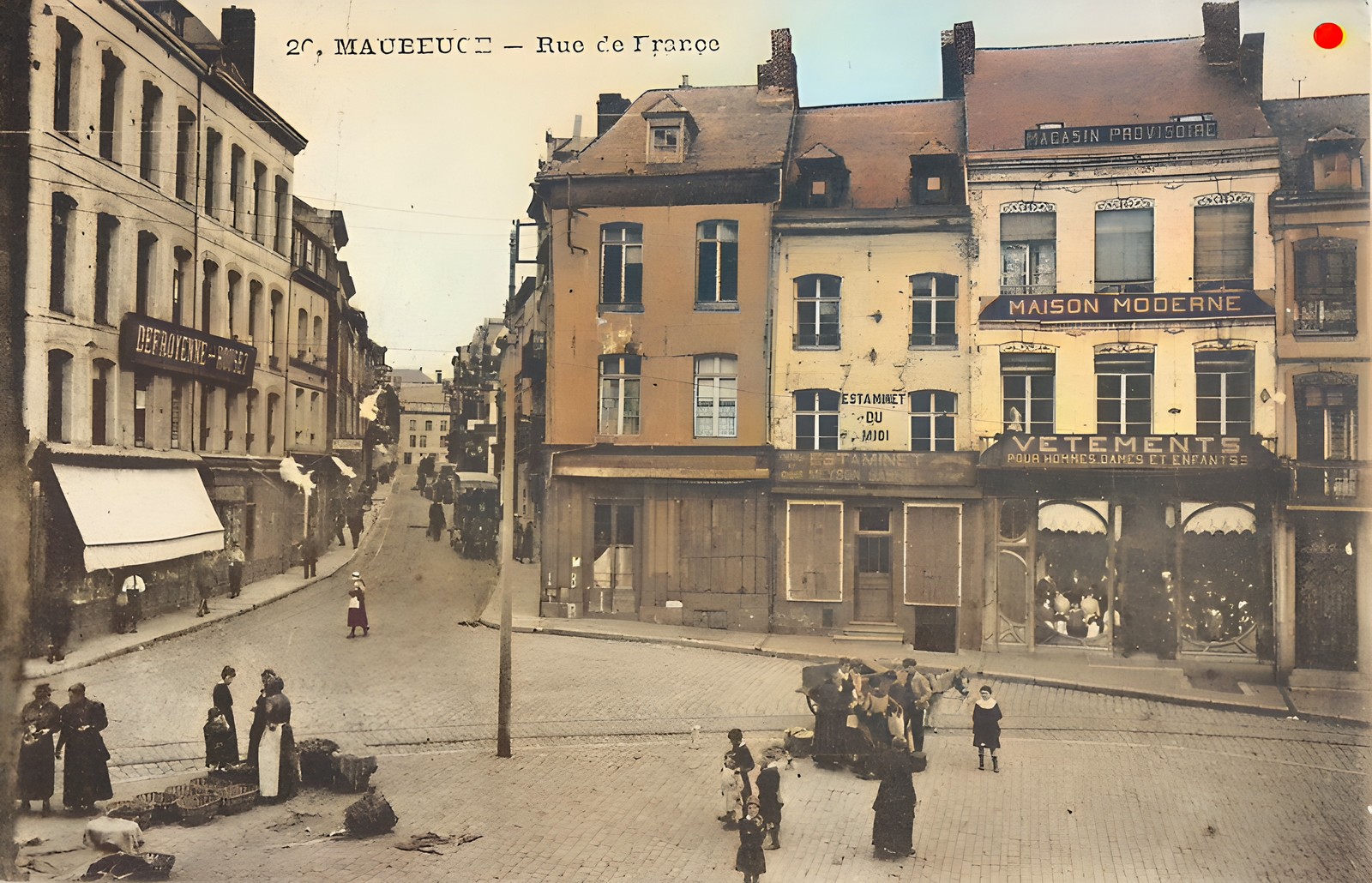 Cartes postales anciennes de Maubeuge, rue de Mons