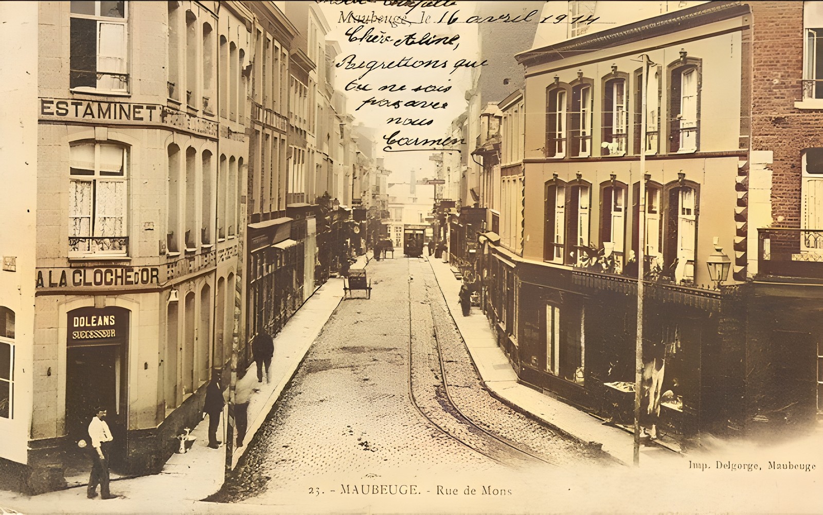 Cartes postales anciennes de Maubeuge, rue de Mons