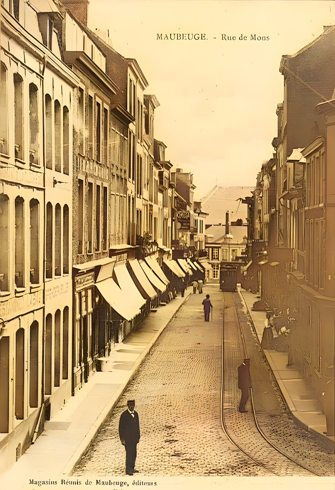 Cartes postales anciennes de Maubeuge, rue de Mons