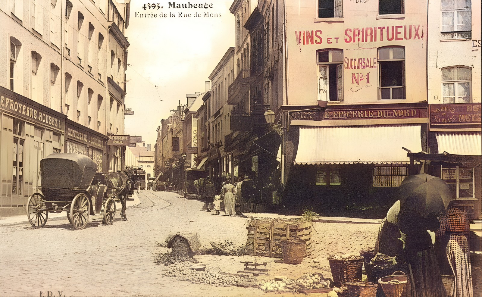 Maubeuge, entrée rue de Mons coté marché aux Herbes.
