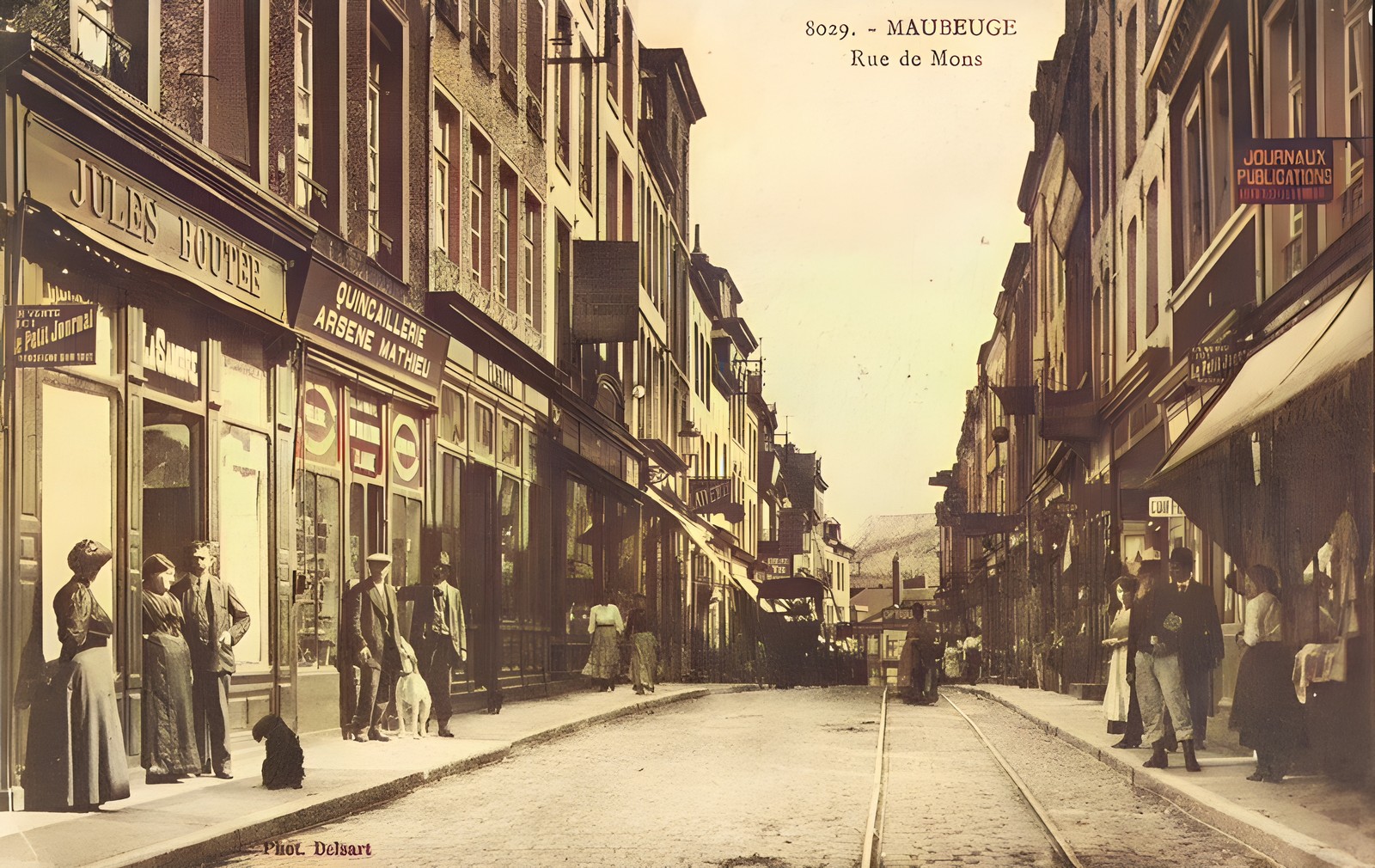 Maubeuge en carte postale, rue de Mons