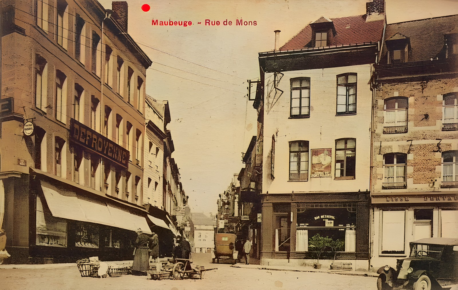 Cartes postales anciennes de Maubeuge, rue de Mons