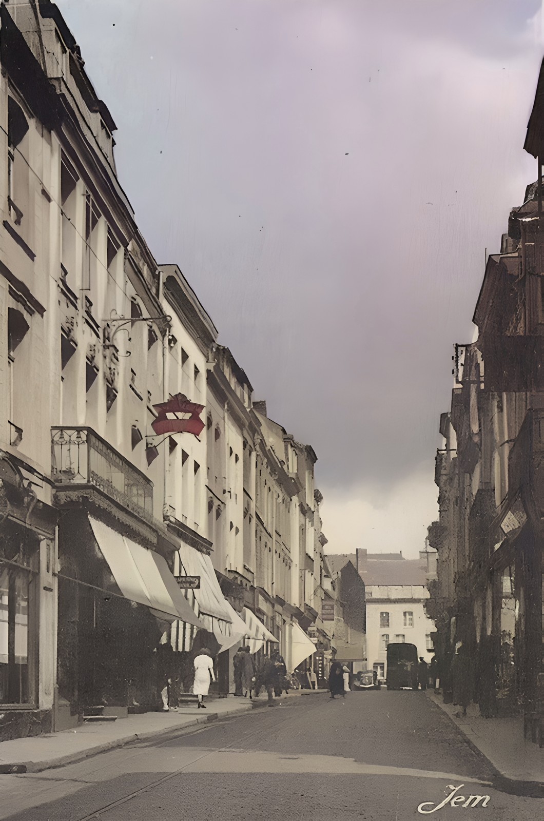 Cartes postales anciennes de Maubeuge, rue de Mons