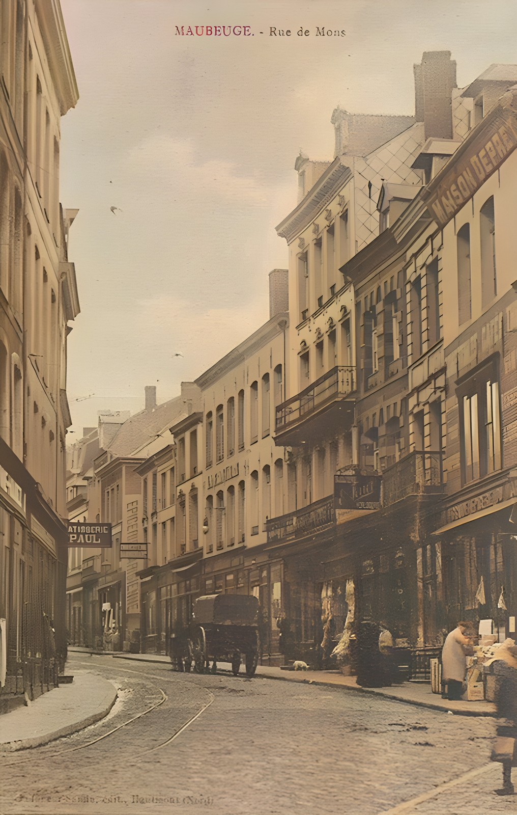 Maubeuge, entrée rue de Mons coté marché aux Herbes.
