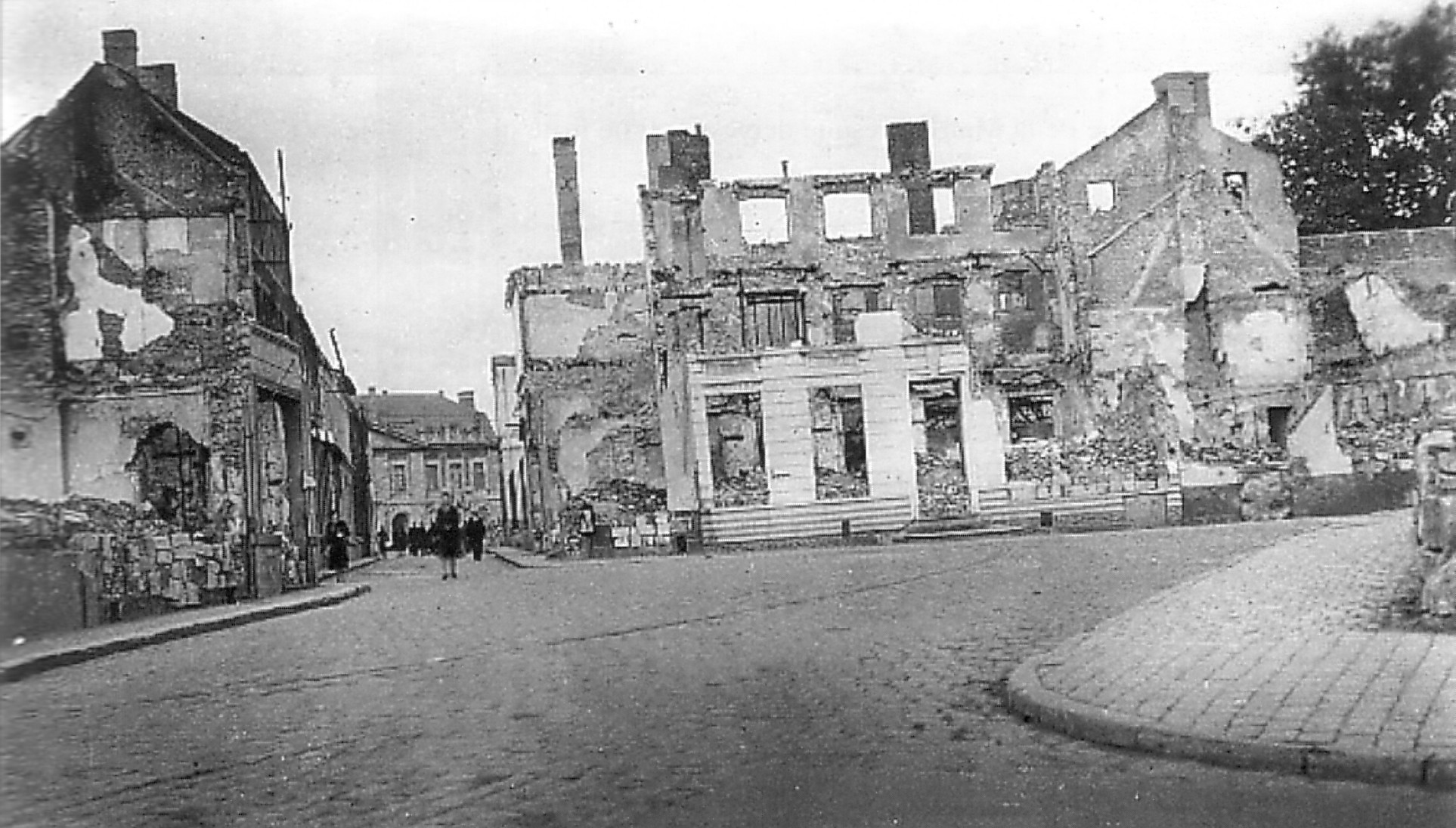 Maubeuge, le marché aux Vaches après les bombardements du 16 mai 1940