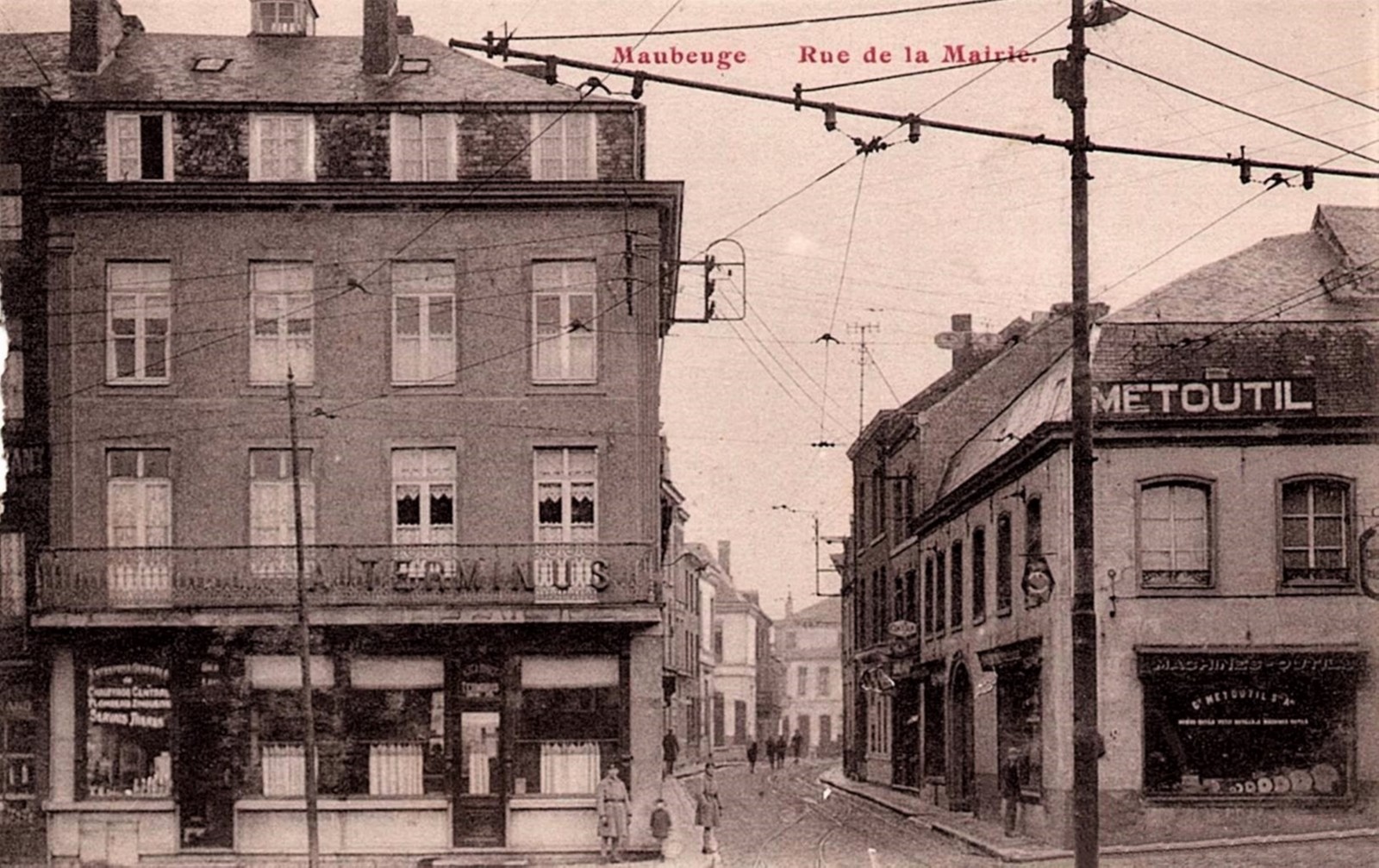 Maubeuge, entrée de la rue de la Mairie.