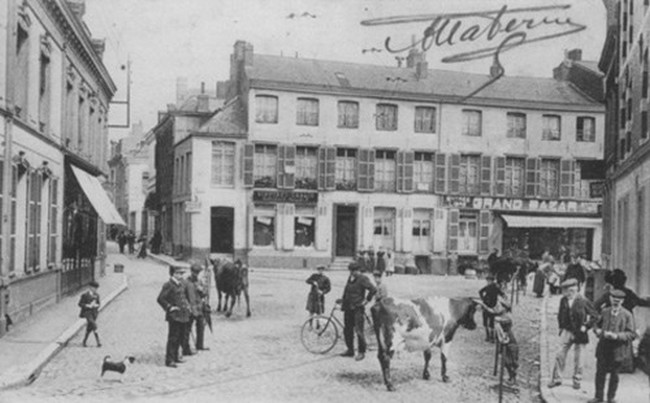 Cartes postales anciennes de Maubeuge, marché aux vaches