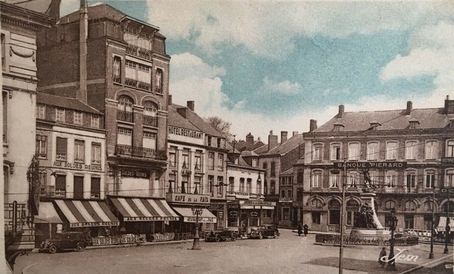Cartes postales anciennes de Maubeuge, Place d'Armes