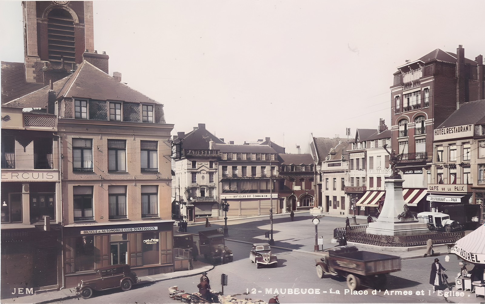 Cartes postales anciennes de Maubeuge, Place d'Armes