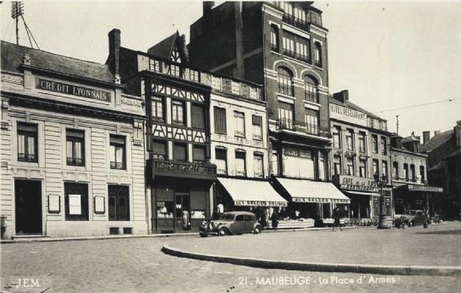 Cartes postales anciennes de Maubeuge, Place d'Armes