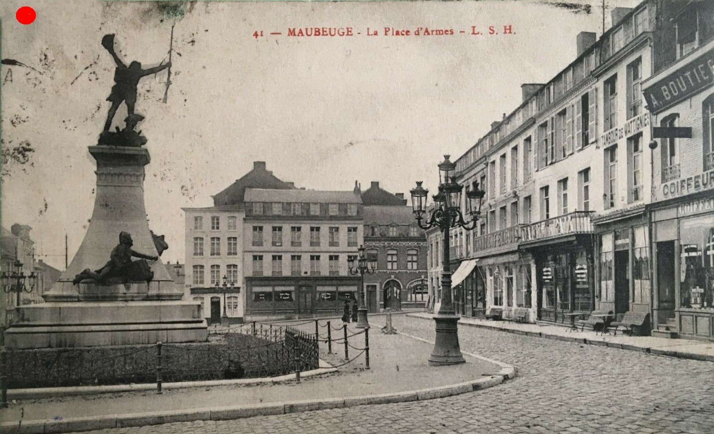 Cartes postales anciennes de Maubeuge, Place d'Armes