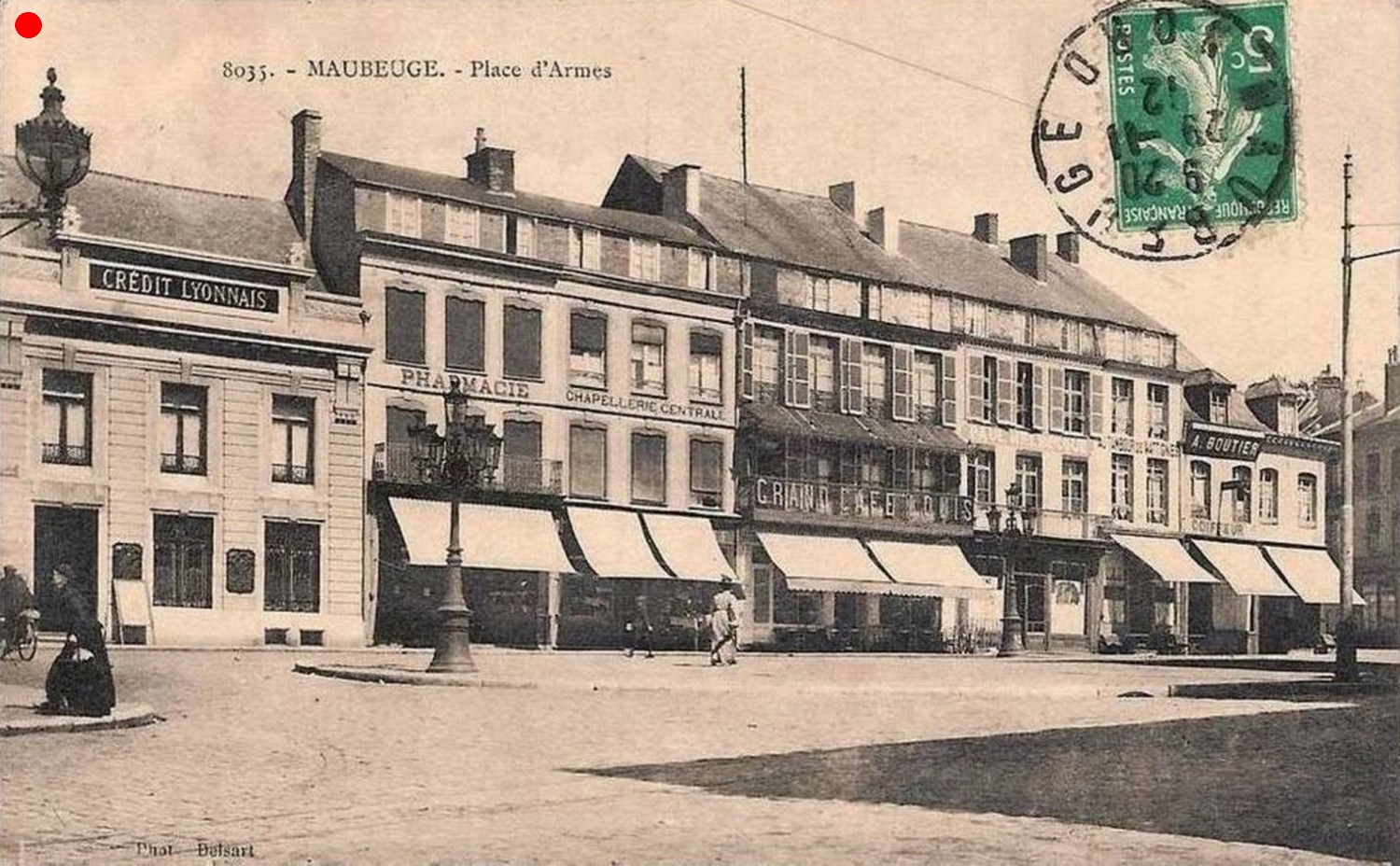 Cartes postales anciennes de Maubeuge, Place d'Armes