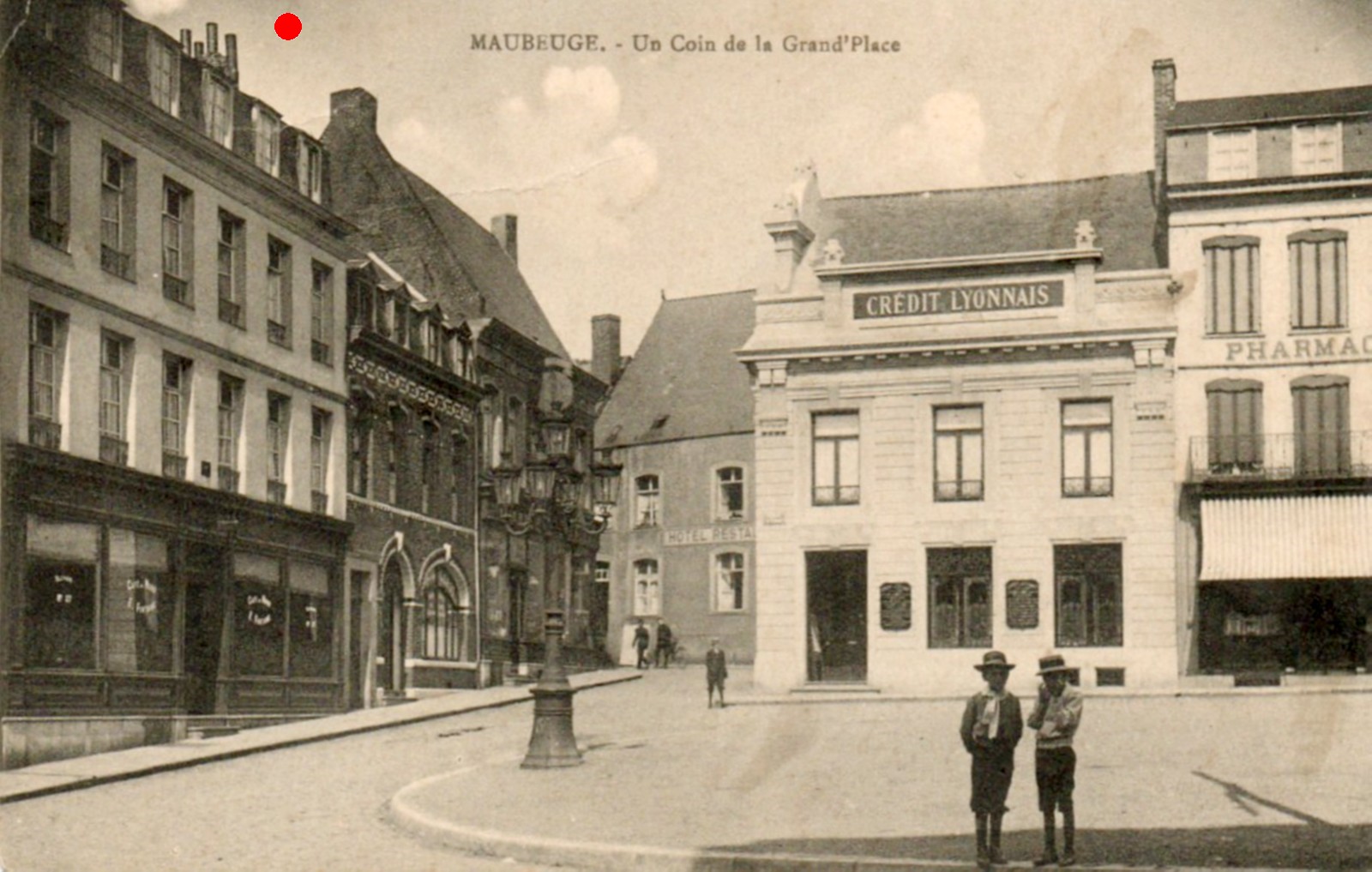 Cartes postales anciennes de Maubeuge, Place d'Armes