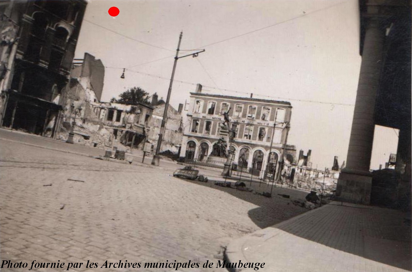 Maubeuge, la place d'armes après les bombardement du 16 mai 1940