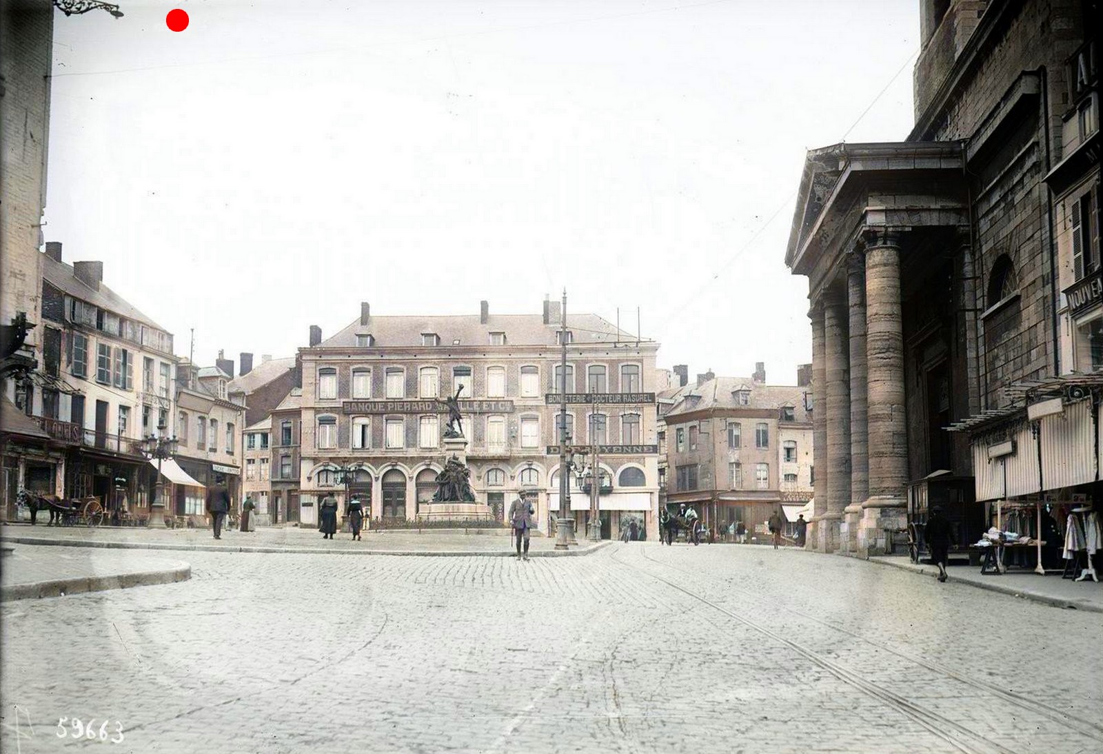 Cartes postales anciennes de Maubeuge, Place d'Armes
