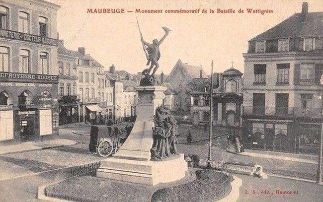 Cartes postales anciennes de Maubeuge, Place d'Armes