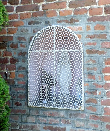 Mecquignies, niche
