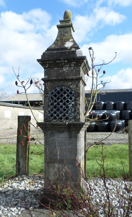 Monceau Saint Waast, oratoire.