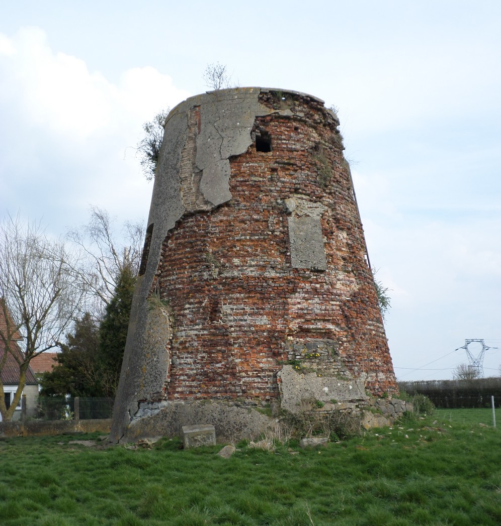 Avesnois, le moulin Latour à Pont sur Sambre.