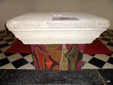 Eglise de Moustier en Fagne, l'autel