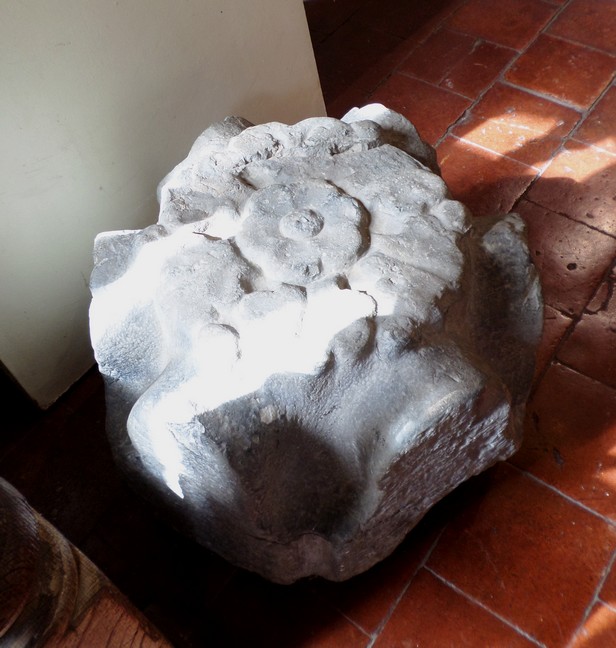 Musée des Évolutions à Bousies, clé de voûte.