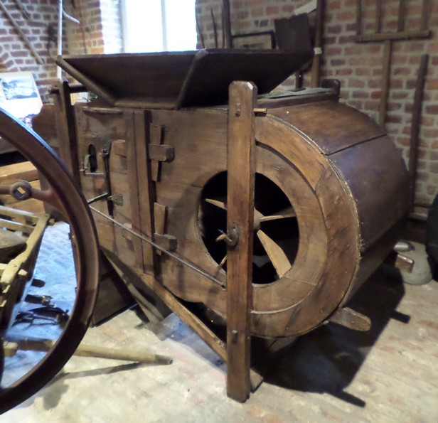 Musée des Evolutions à Bousies. baratte à beurre