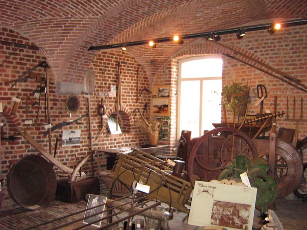 Musée des Evolutions à Bousies. Outillages.