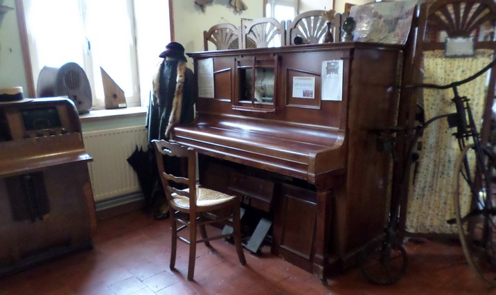 Musée des Evolution à Bousies. Piano