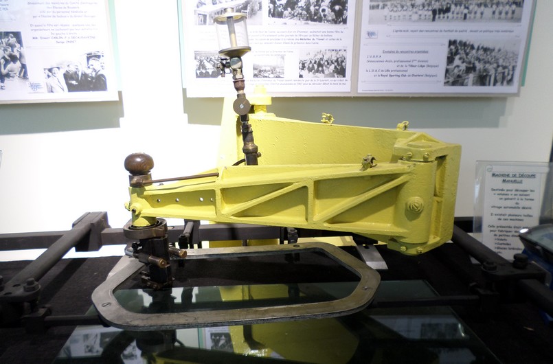Musée de la Mémoire Verrière de Boussois, appareil à découper le verre.